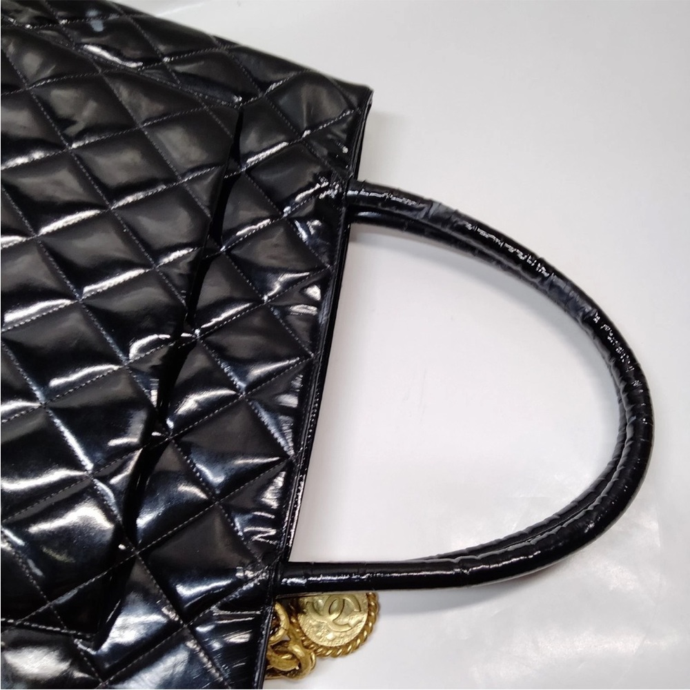 EUC- Chanel Black Quilted patent leather with 24K Gold zipper pull @lovetanyb - Picture 5 of 16